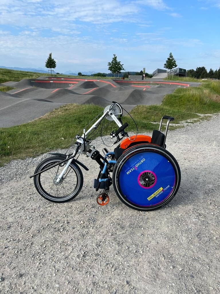 Zoom: pro_activ_buddy_mit_handbike.jpg